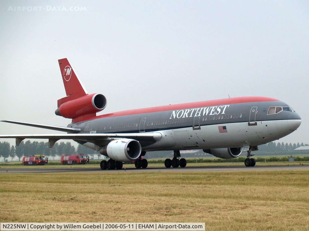N225NW, 1975 McDonnell Douglas DC-10-30 C/N 46582, Take off of the Polderbaan of Amsterdam airport