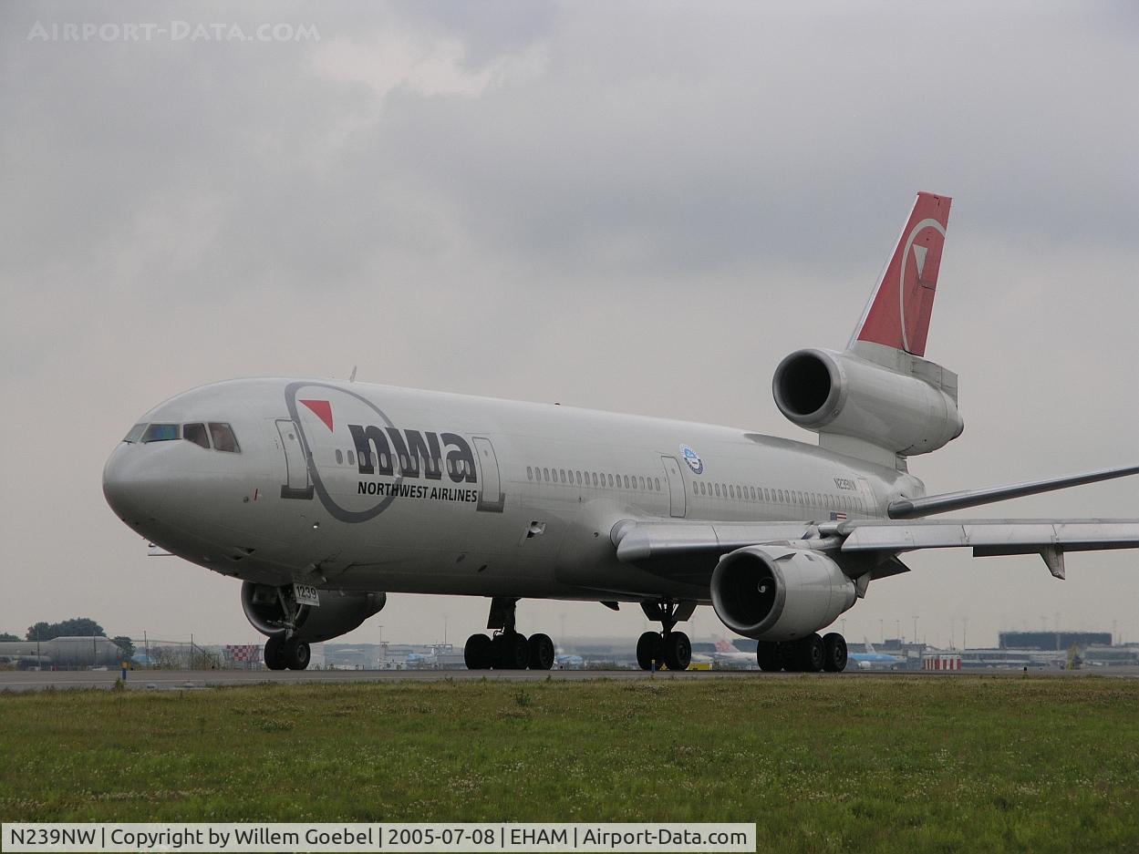 N239NW, 1987 McDonnell Douglas DC-10-30 C/N 48290, Taxi for take off