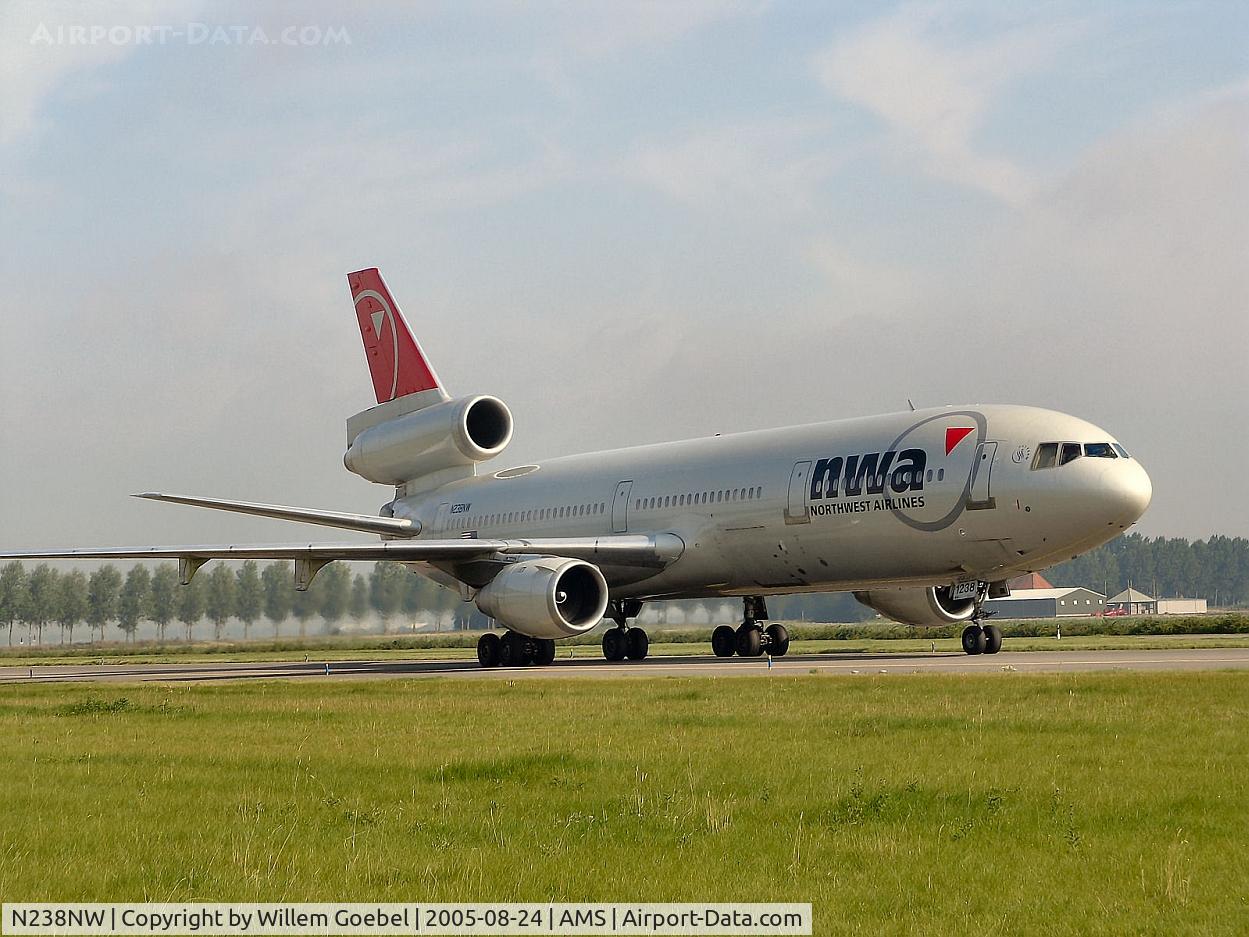 N238NW, 1987 McDonnell Douglas DC-10-30 C/N 48267, Taxi to the gate