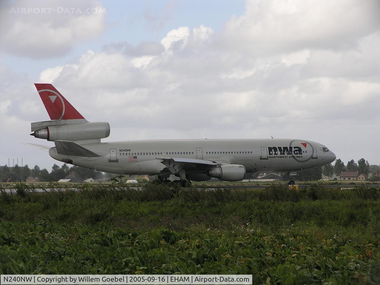 N240NW, 1988 McDonnell Douglas DC-10-30 C/N 48319, Taxi to the gate