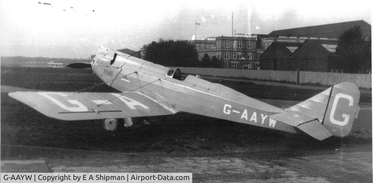 G-AAYW, Avro 625 Avian Monoplane C/N 460, Avro Avian Sports Monoplane G-AAYW at Farnborough. G-AAYW was a single seater low wing monoplane which was built for the 1929 King's Cup Race and flown by Captain Neville Stack.  It was painted a bright green and its 115hp Hermes engine had very short exh