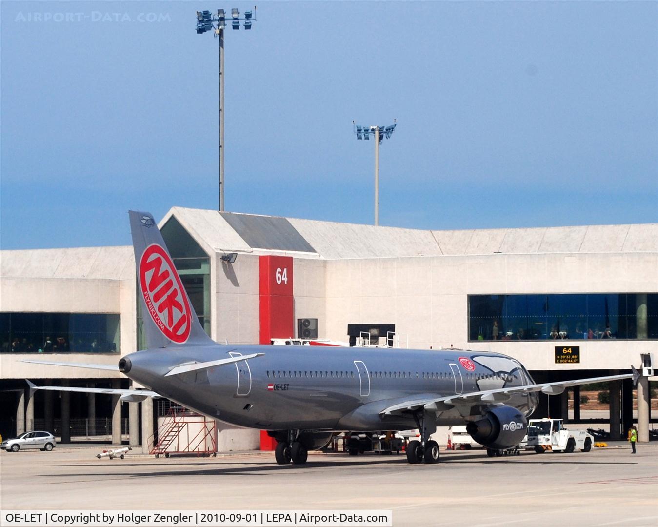 OE-LET, 2009 Airbus A321-211 C/N 3830, Waiting for new passengers on gate 64.