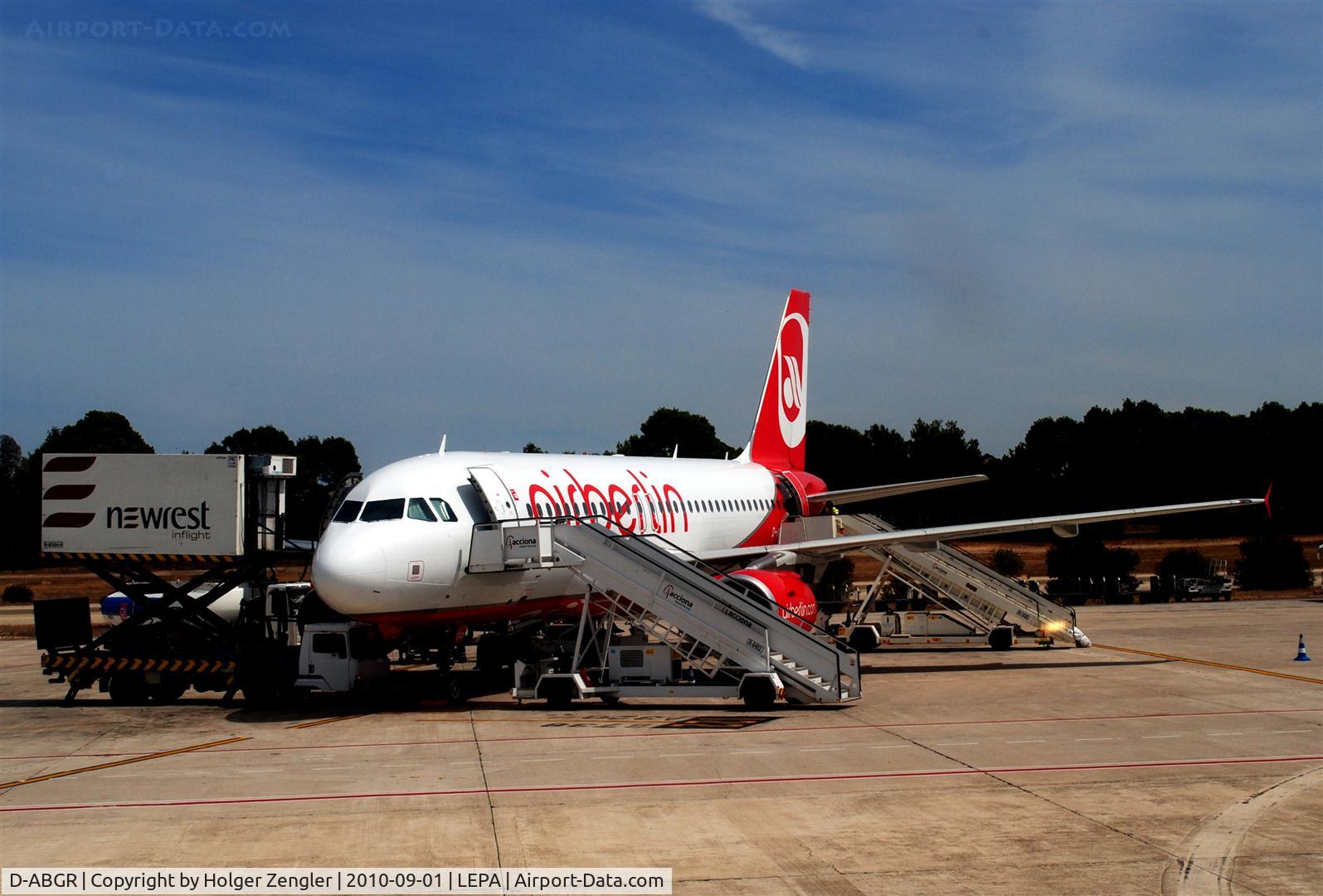 D-ABGR, 2008 Airbus A319-112 C/N 3704, Waiting for passengers returning to MUC.