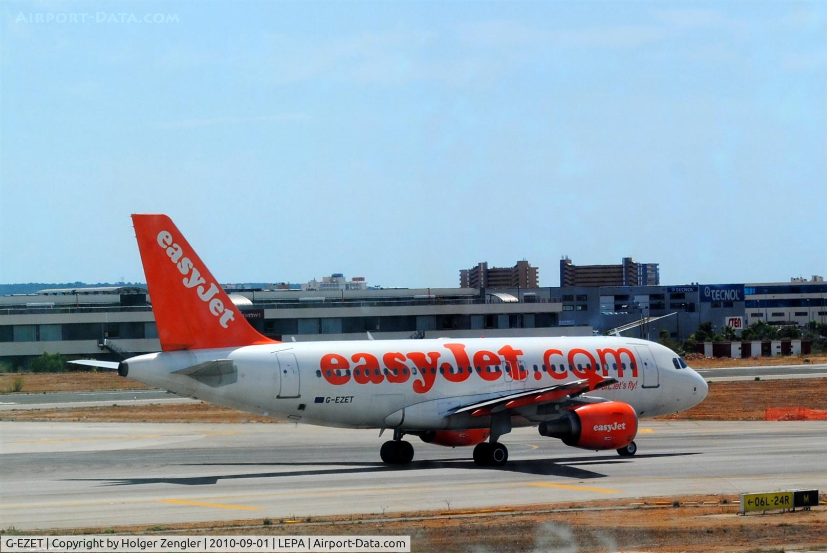 G-EZET, 2004 Airbus A319-111 C/N 2271, Lining up for a low-cost take off to somewhere in Europe.
