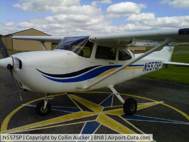 N557SP, 1998 Cessna 172S C/N 172S8043, 557SP sitting on the ramp at 8N8