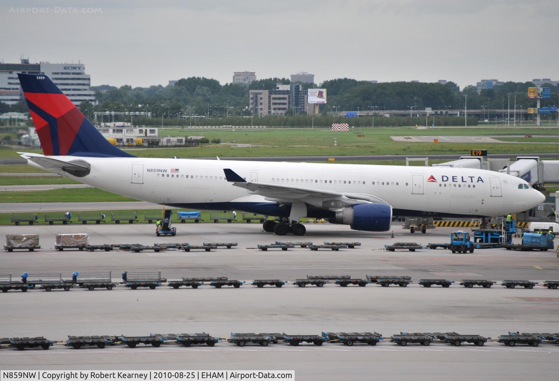 N859NW, 2006 Airbus A330-223 C/N 0722, DAL sitting on stand