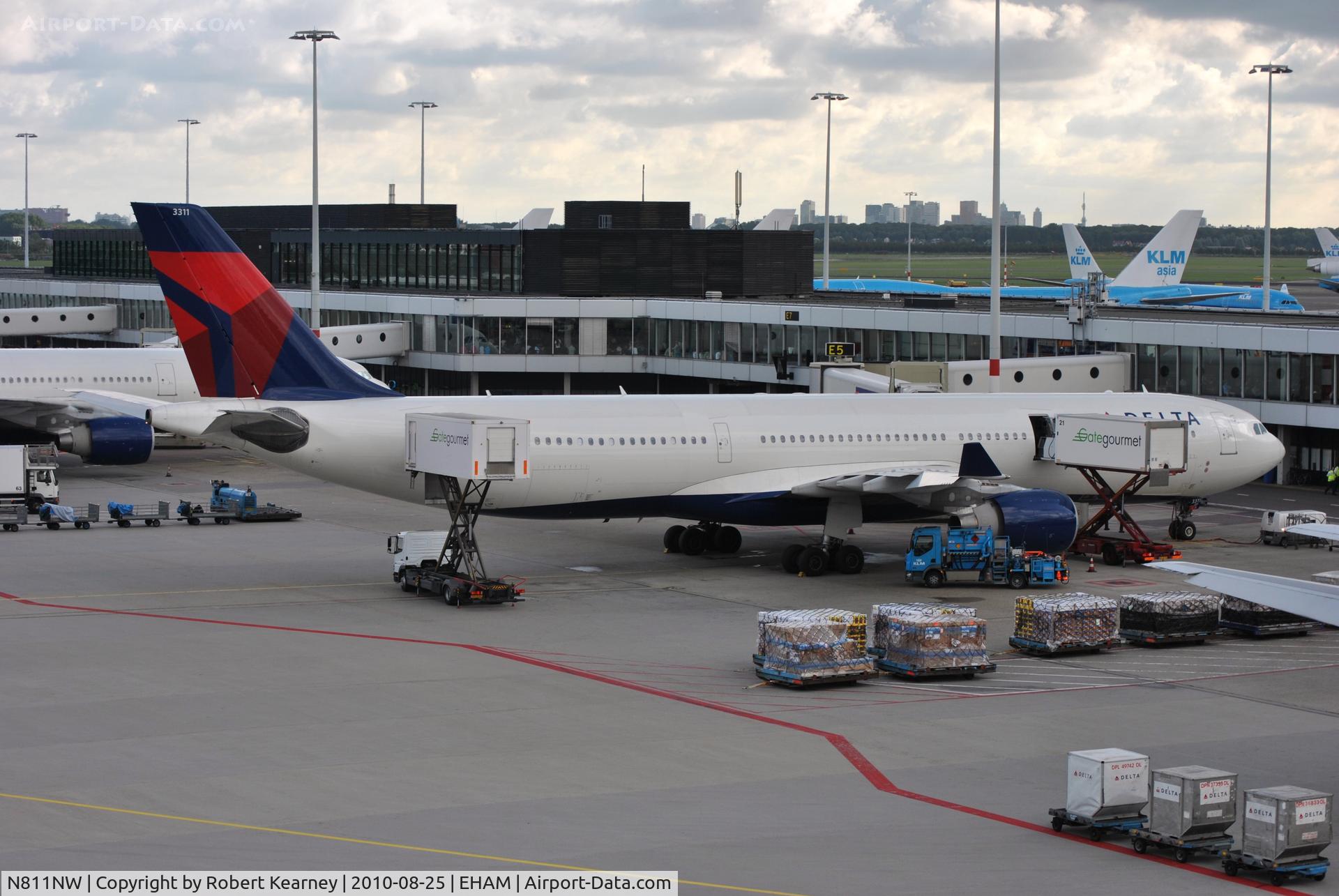 N811NW, 2005 Airbus A330-323 C/N 0690, Early DAL flight on stand