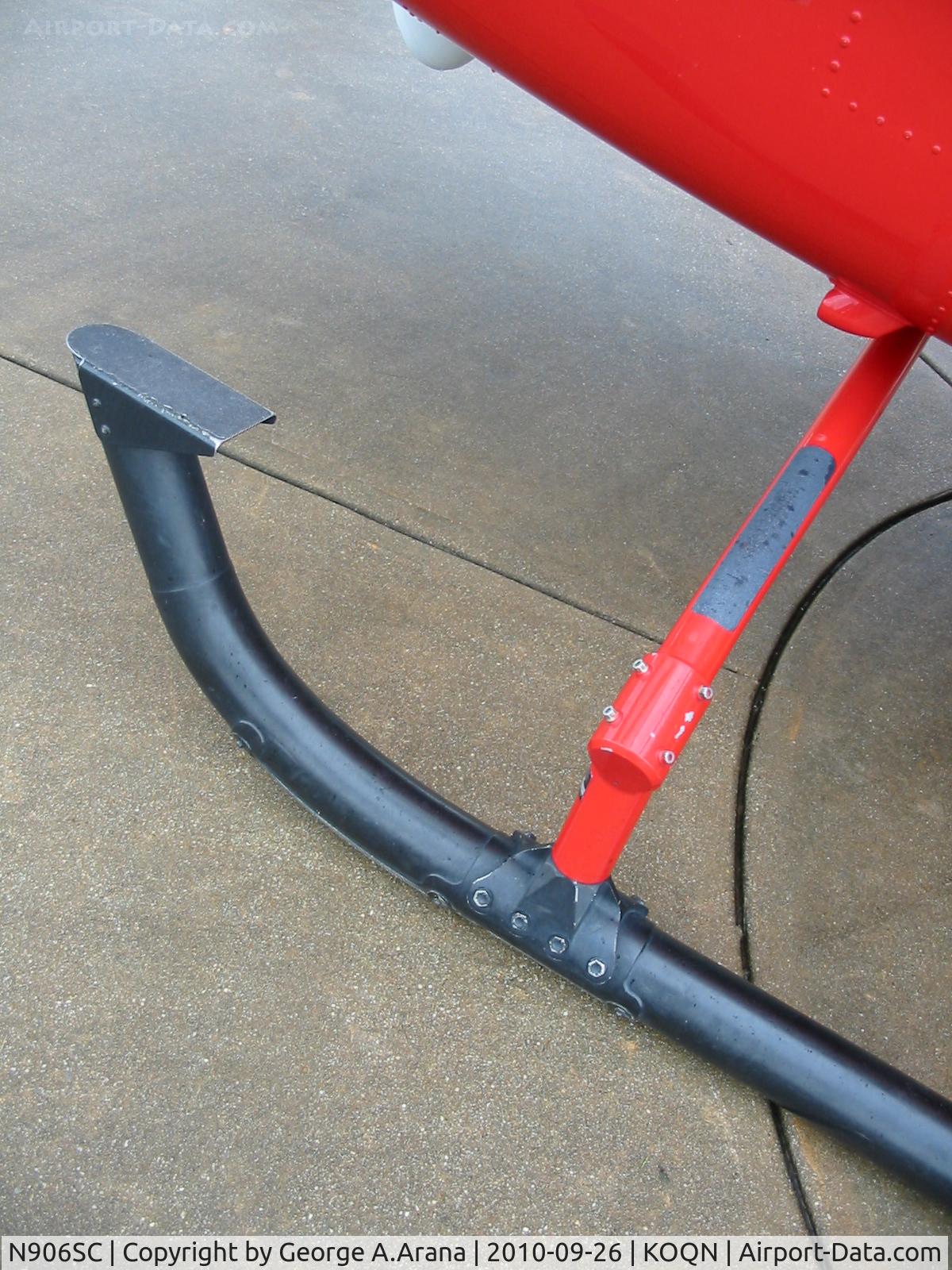 N906SC, 2006 MD Helicopters MD-900 Explorer C/N 900-00112, Port skid landing gear