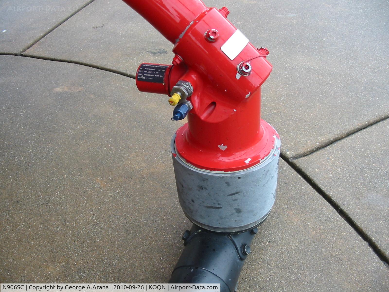 N906SC, 2006 MD Helicopters MD-900 Explorer C/N 900-00112, Port skid gear dampner