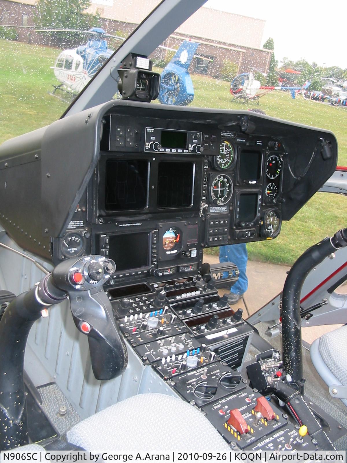 N906SC, 2006 MD Helicopters MD-900 Explorer C/N 900-00112, Cockpit