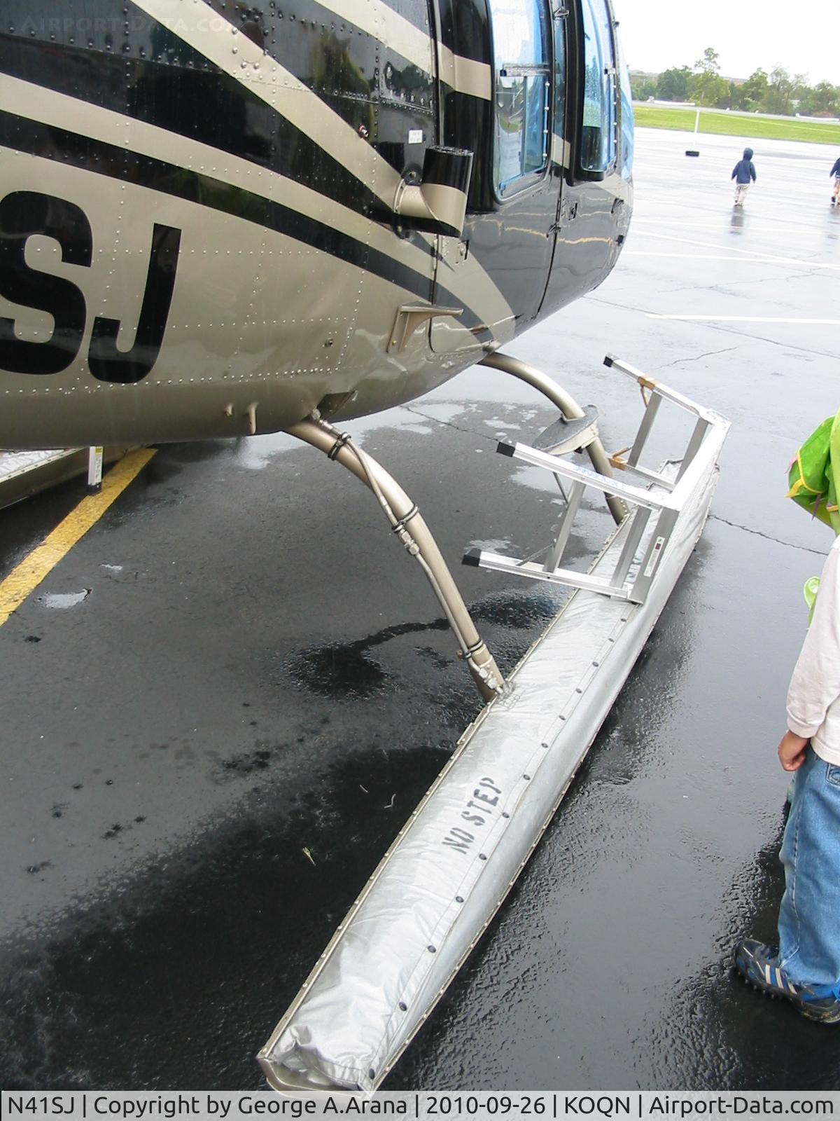 N41SJ, 1974 Bell 206B C/N 1352, Starboard pan style emergency floats