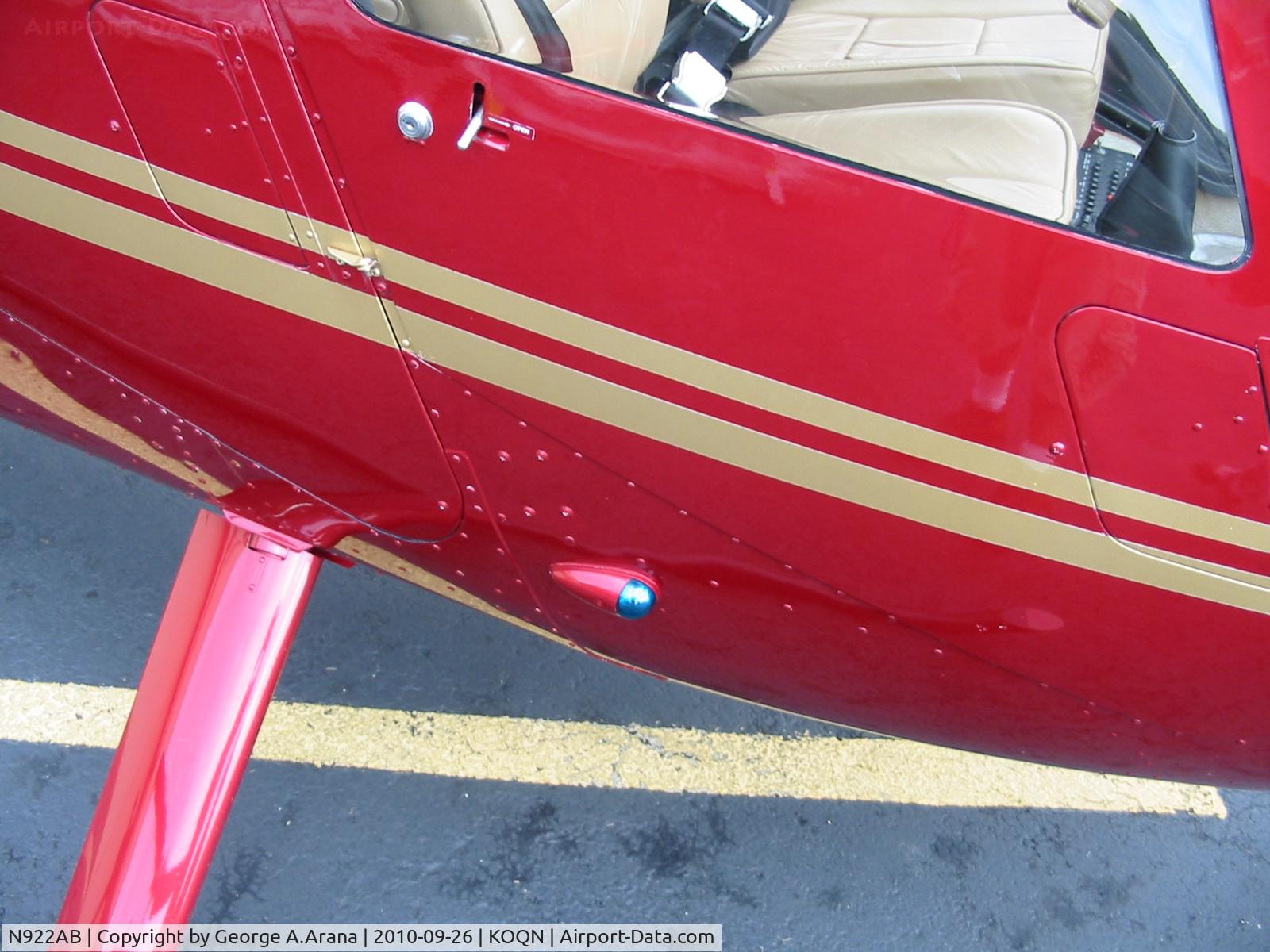 N922AB, 2001 Robinson R44 C/N 1083, Starboard navlight