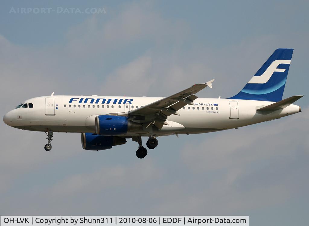 OH-LVK, 2004 Airbus A319-112 C/N 2124, Landing rwy 25L