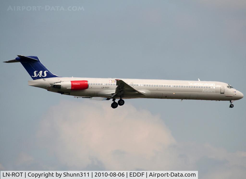 LN-ROT, 1986 McDonnell Douglas MD-82 (DC-9-82) C/N 49422, Landing rwy 07L