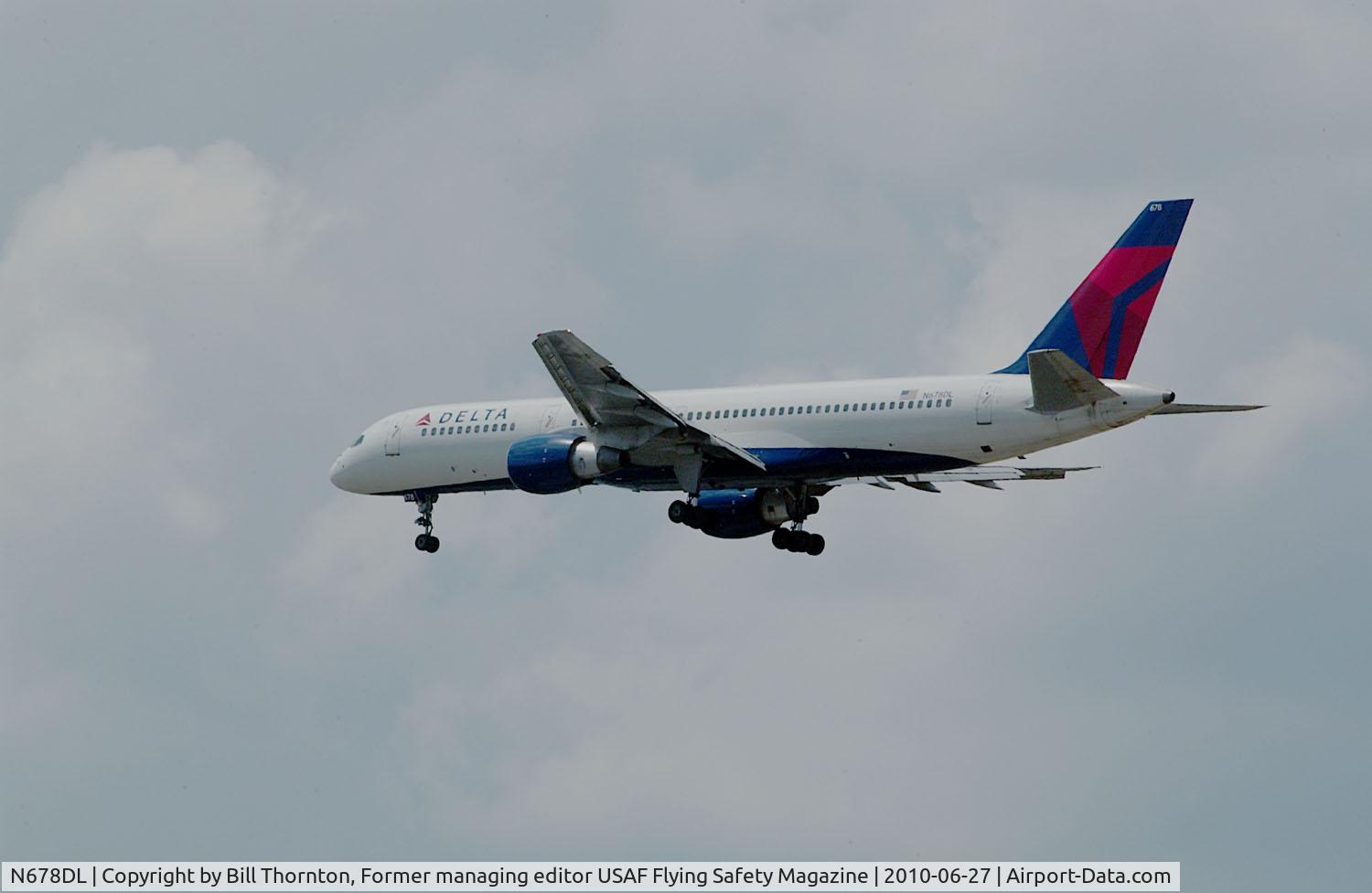 N678DL, 1998 Boeing 757-232 C/N 25983, A Boeing 757 on short final to Rwy 27R at the  ATL . (an f-stop 5.6 photograph)