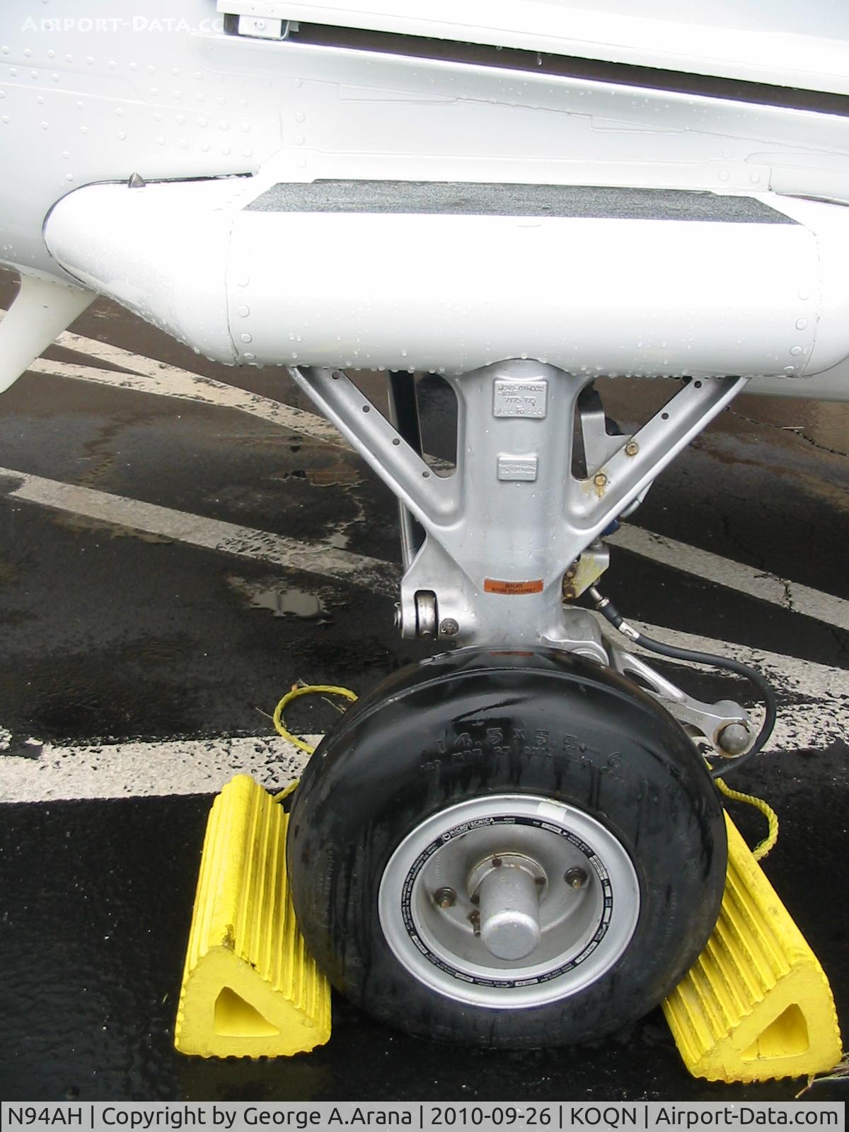 N94AH, 2000 Agusta A-109E C/N 11081, Starboard main landing gear