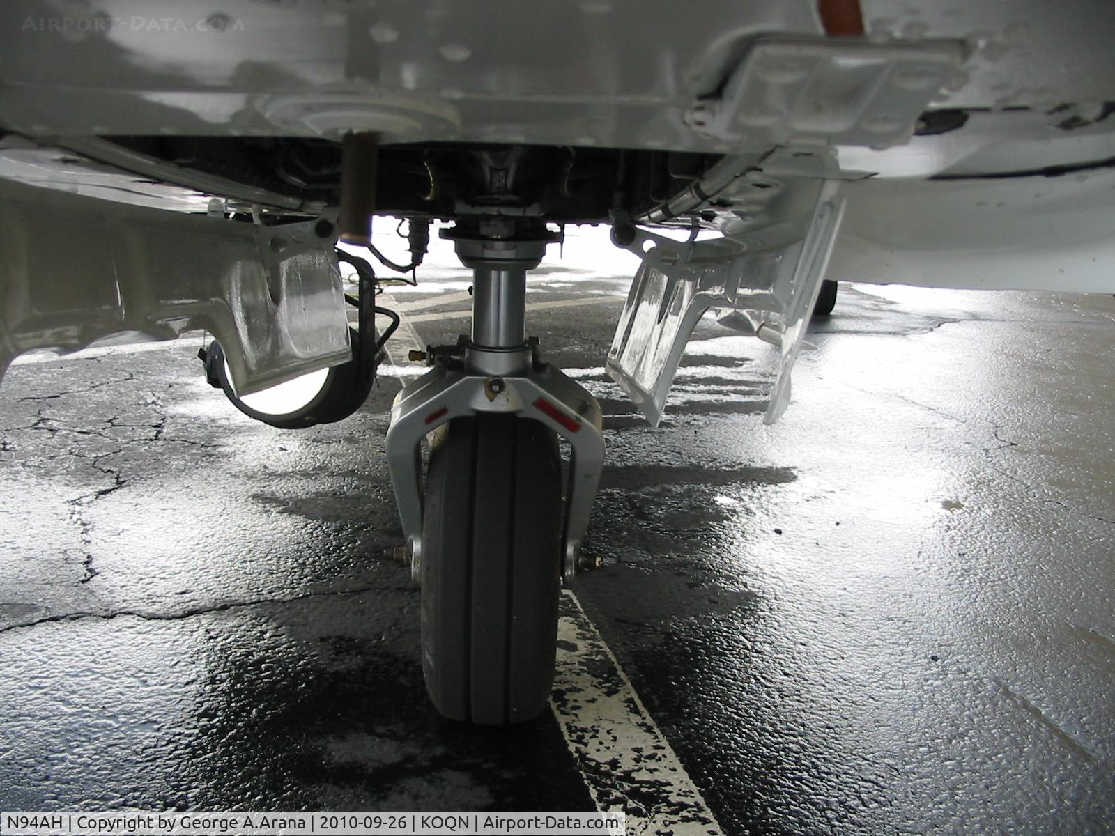 N94AH, 2000 Agusta A-109E C/N 11081, Nose gear