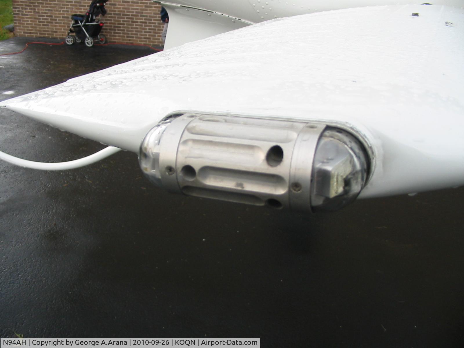N94AH, 2000 Agusta A-109E C/N 11081, Starboard navlight
