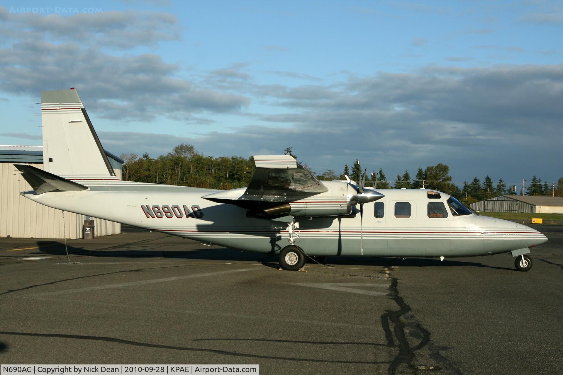 N690AC, 1979 Rockwell International 690B C/N 11527, KPAE Sitting outside Sunquest Air Specialties paint shop waiting to go in for paint