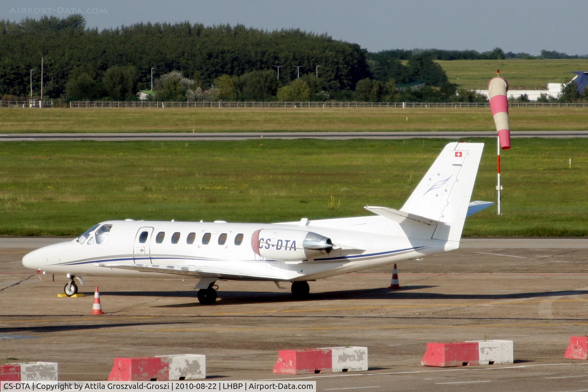 CS-DTA, 1994 Cessna 560 Citation Ultra C/N 560-0271, Hungarian International Airport Budapest, Terminal Ferihegy-I.