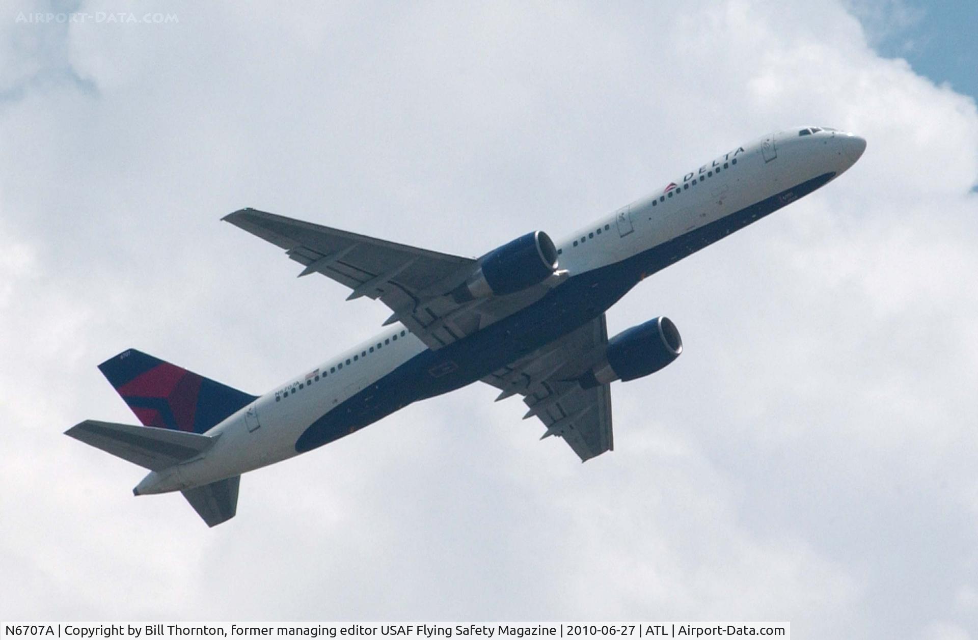N6707A, 2000 Boeing 757-232 C/N 30395, A Boeing 757 departs Rwy 27L@ATL. (an f-stop 5.6 photograph)