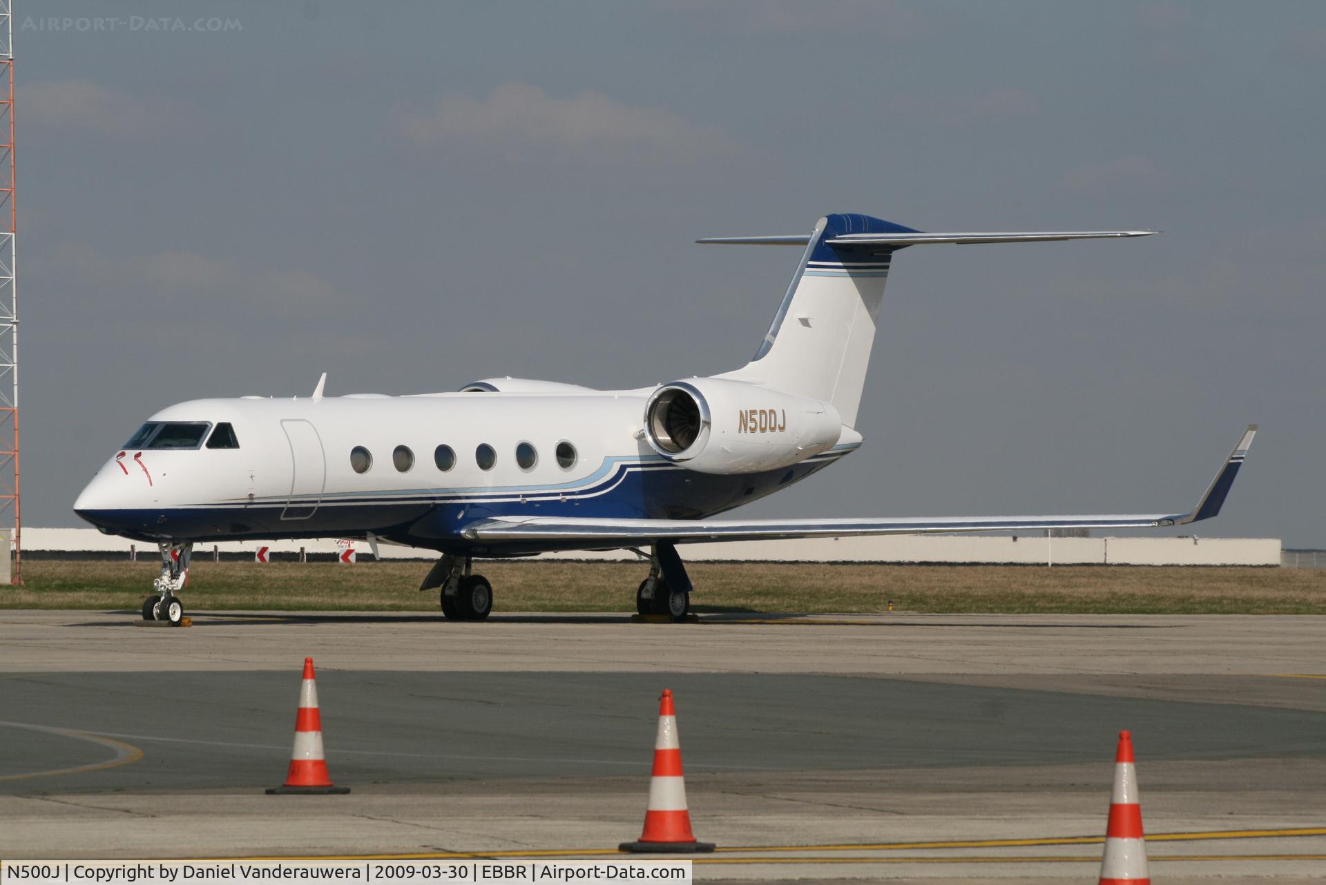 N500J, 2006 Gulfstream Aerospace GIV-X (G450) C/N 4052, Parked on G.A. apron
