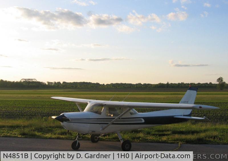 N4851B, 1979 Cessna 152 C/N 15283673, N4851B at 1H0.