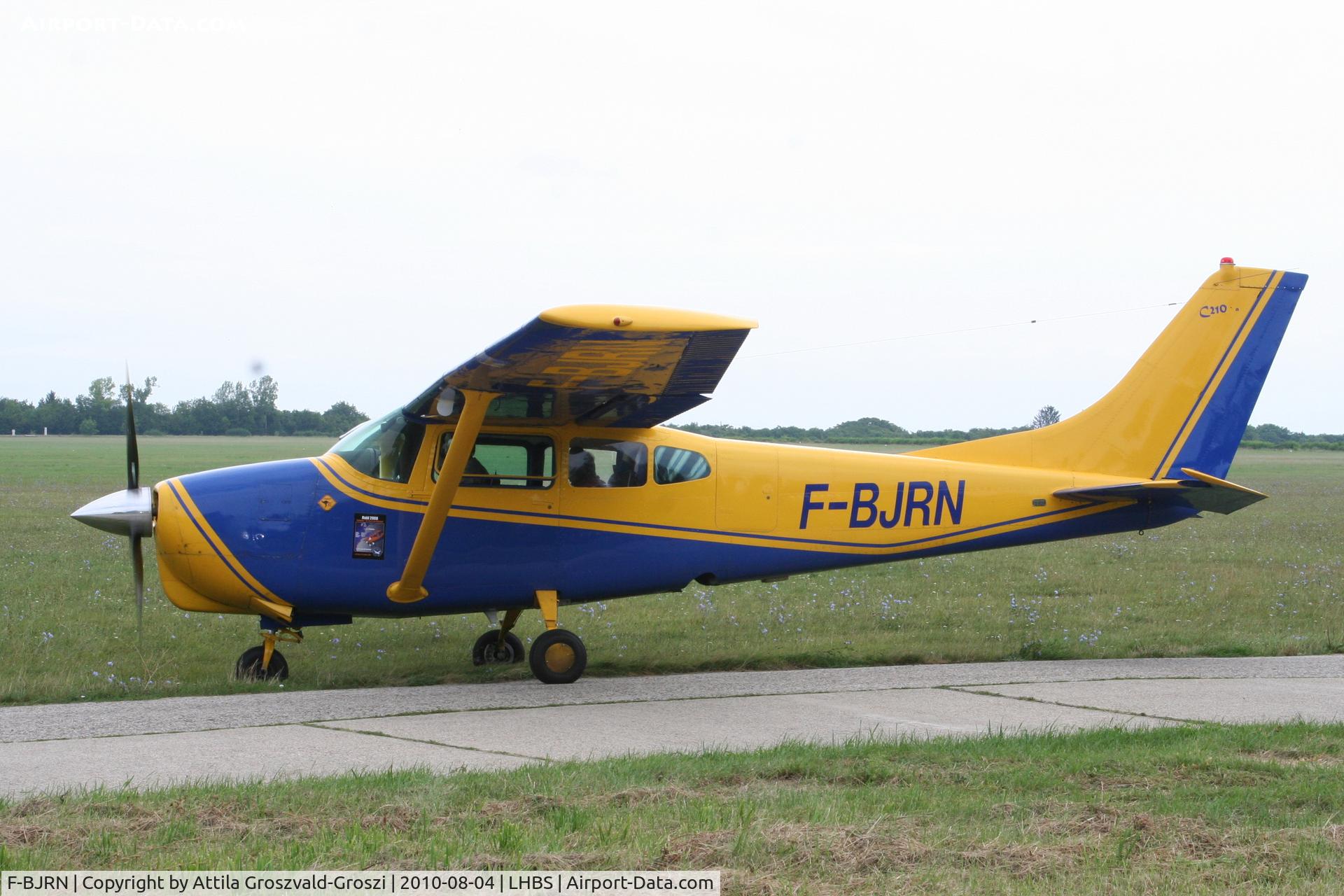 F-BJRN, 1961 Cessna C210A C/N 21057828, In a visitor on Budaörs