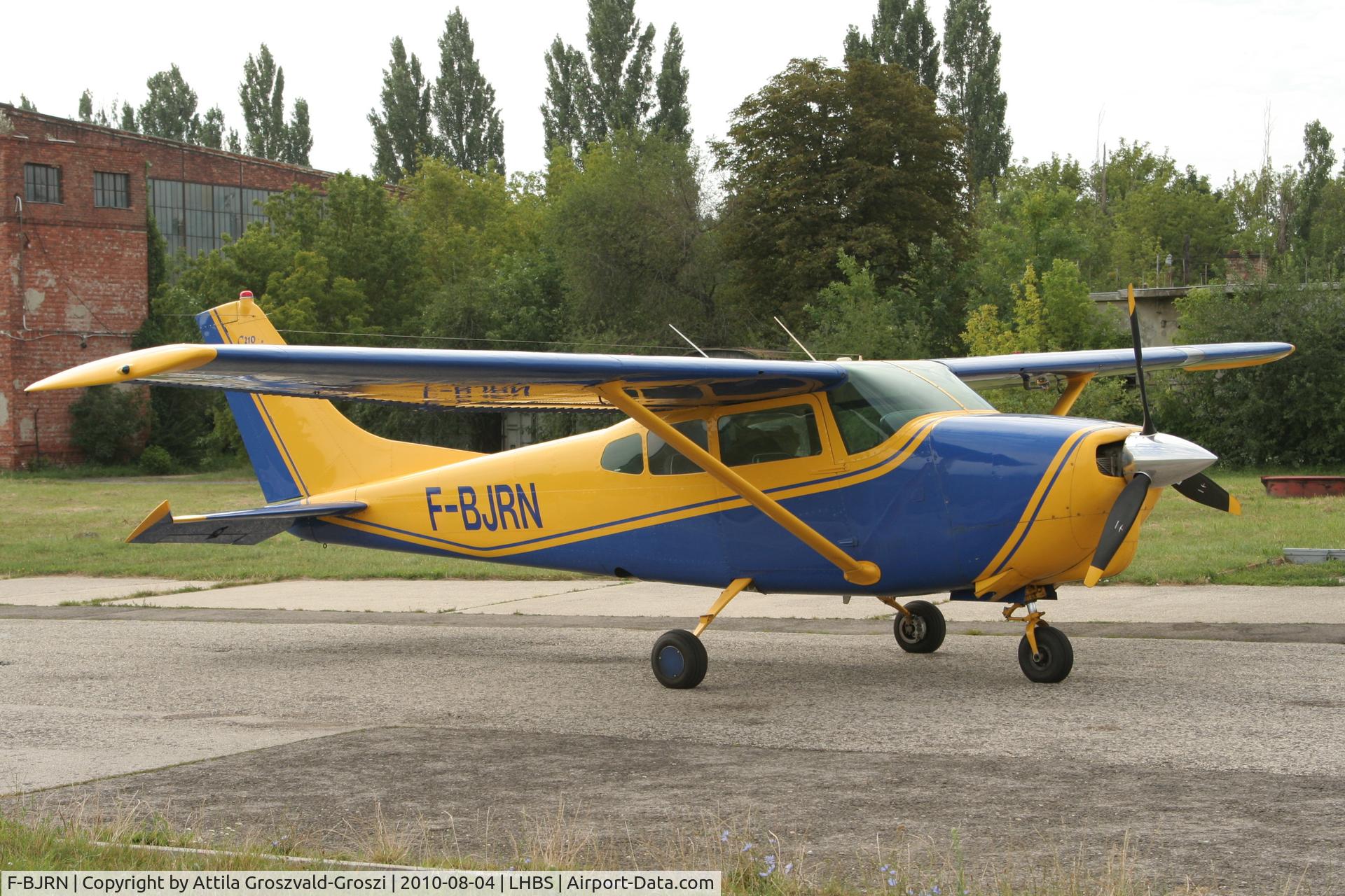 F-BJRN, 1961 Cessna C210A C/N 21057828, In a visitor on Budaörs