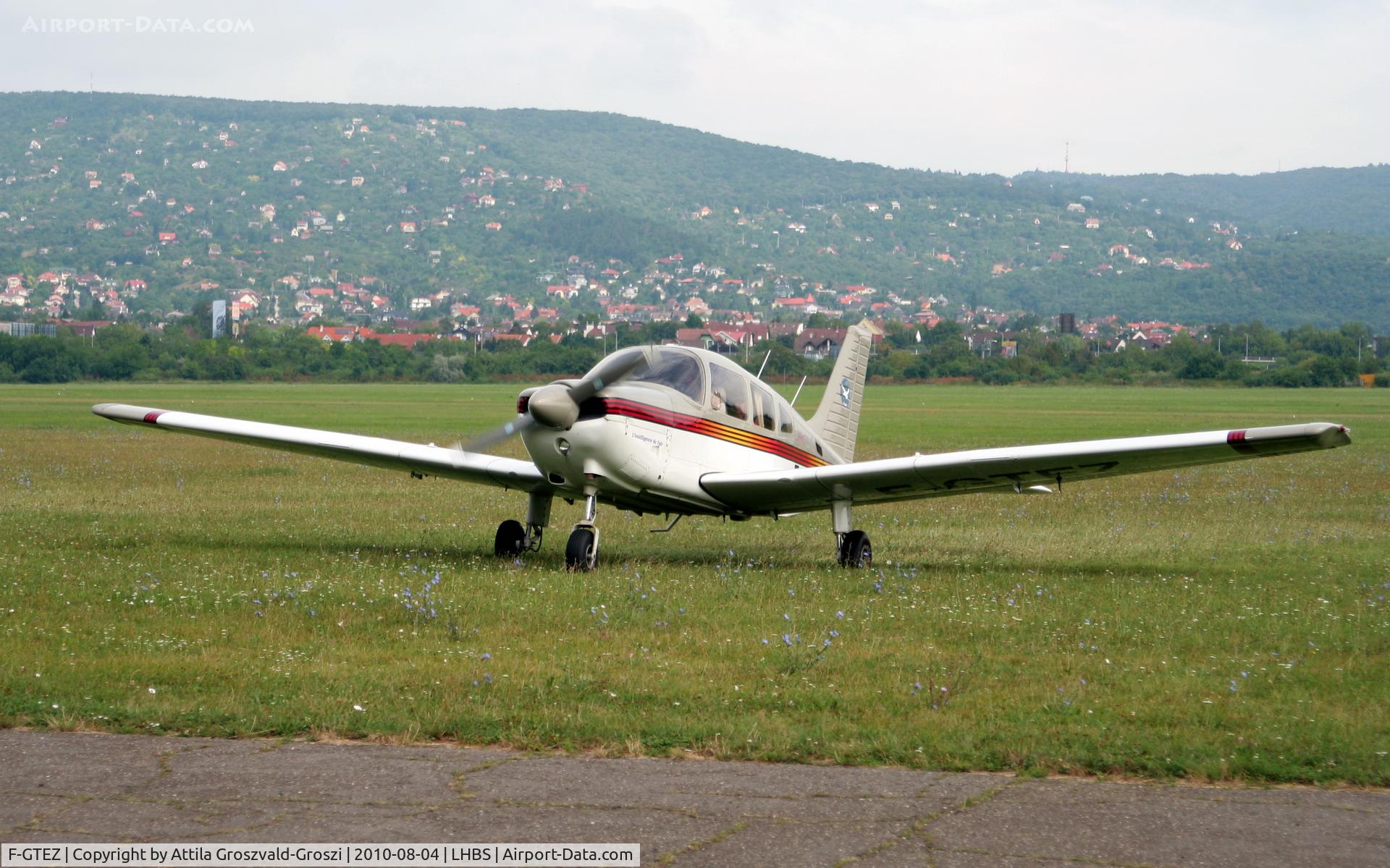 F-GTEZ, Piper PA-28-181 Archer C/N 28-90165, In a visitor on Budaörs