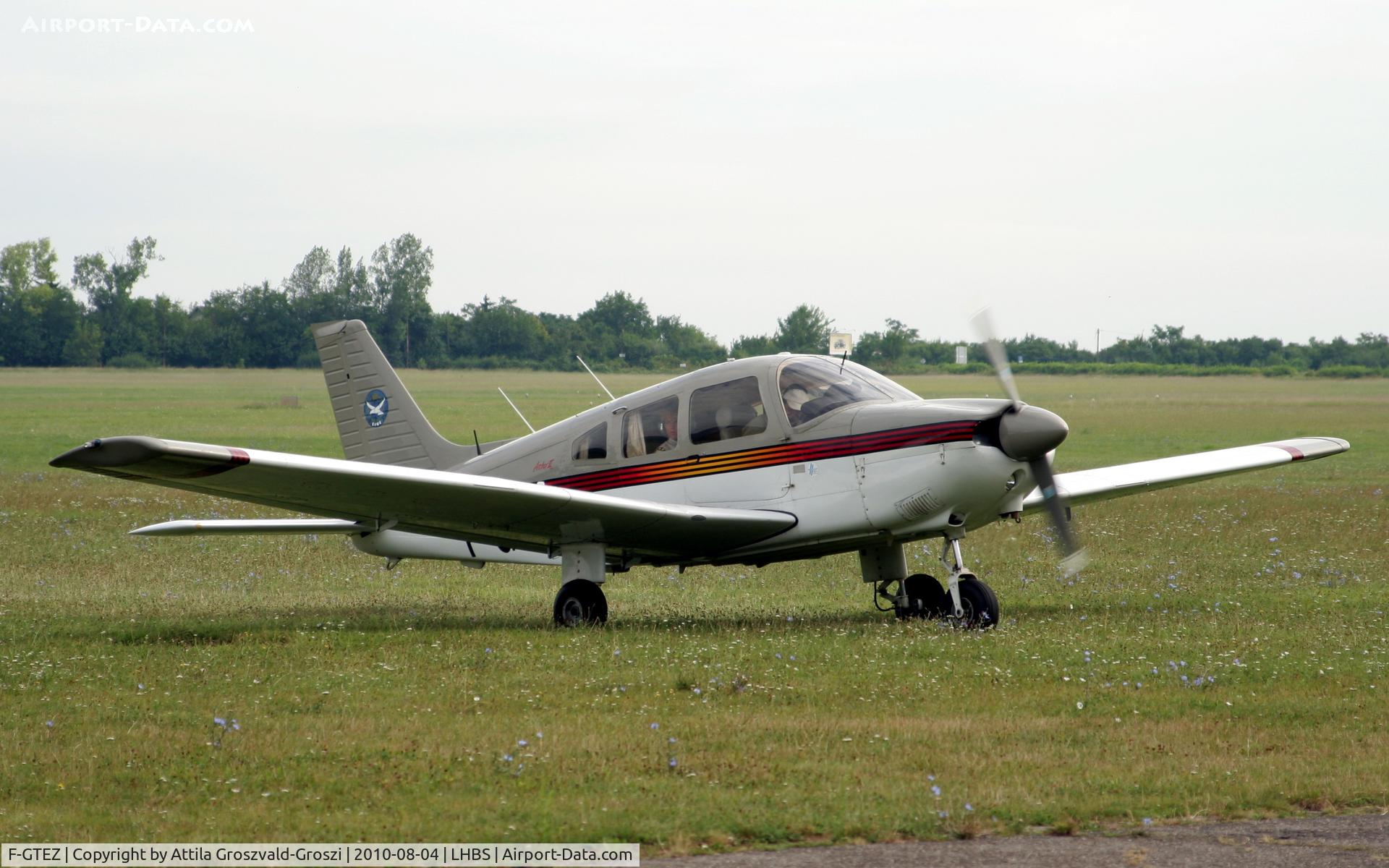 F-GTEZ, Piper PA-28-181 Archer C/N 28-90165, In a visitor on Budaörs
