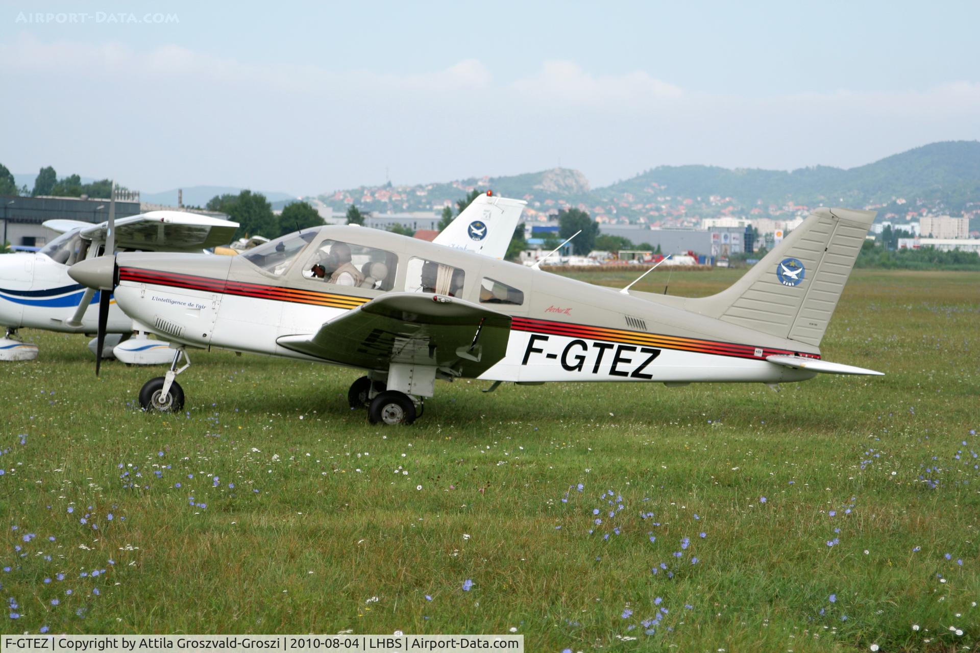 F-GTEZ, Piper PA-28-181 Archer C/N 28-90165, In a visitor on Budaörs
