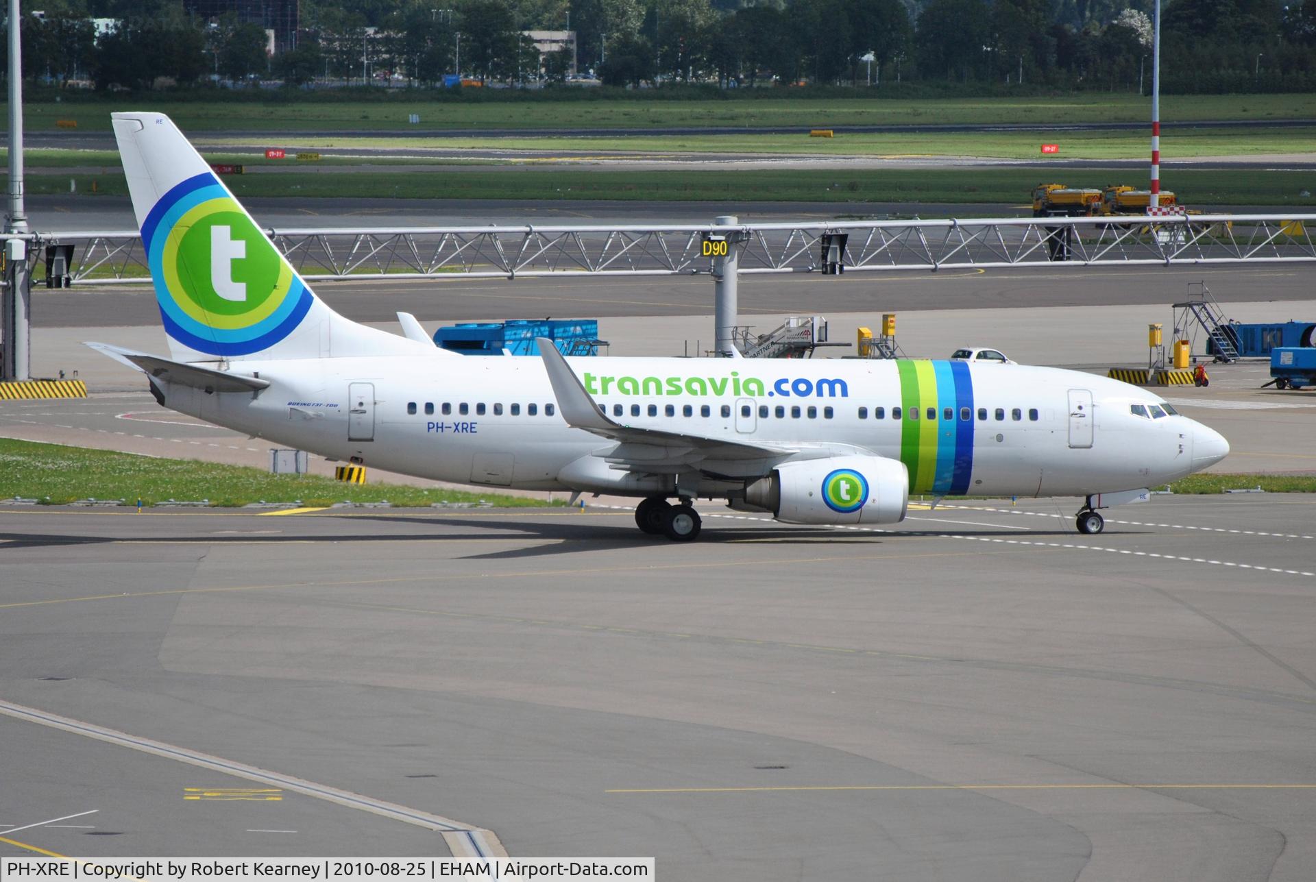 PH-XRE, 2004 Boeing 737-7K2 C/N 30668, Transavia taxiing in to stand