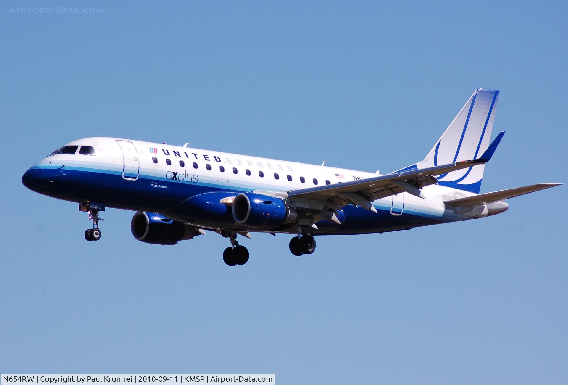 N654RW, 2005 Embraer 170SE (ERJ-170-100SE) C/N 17000104, Landing at KMSP