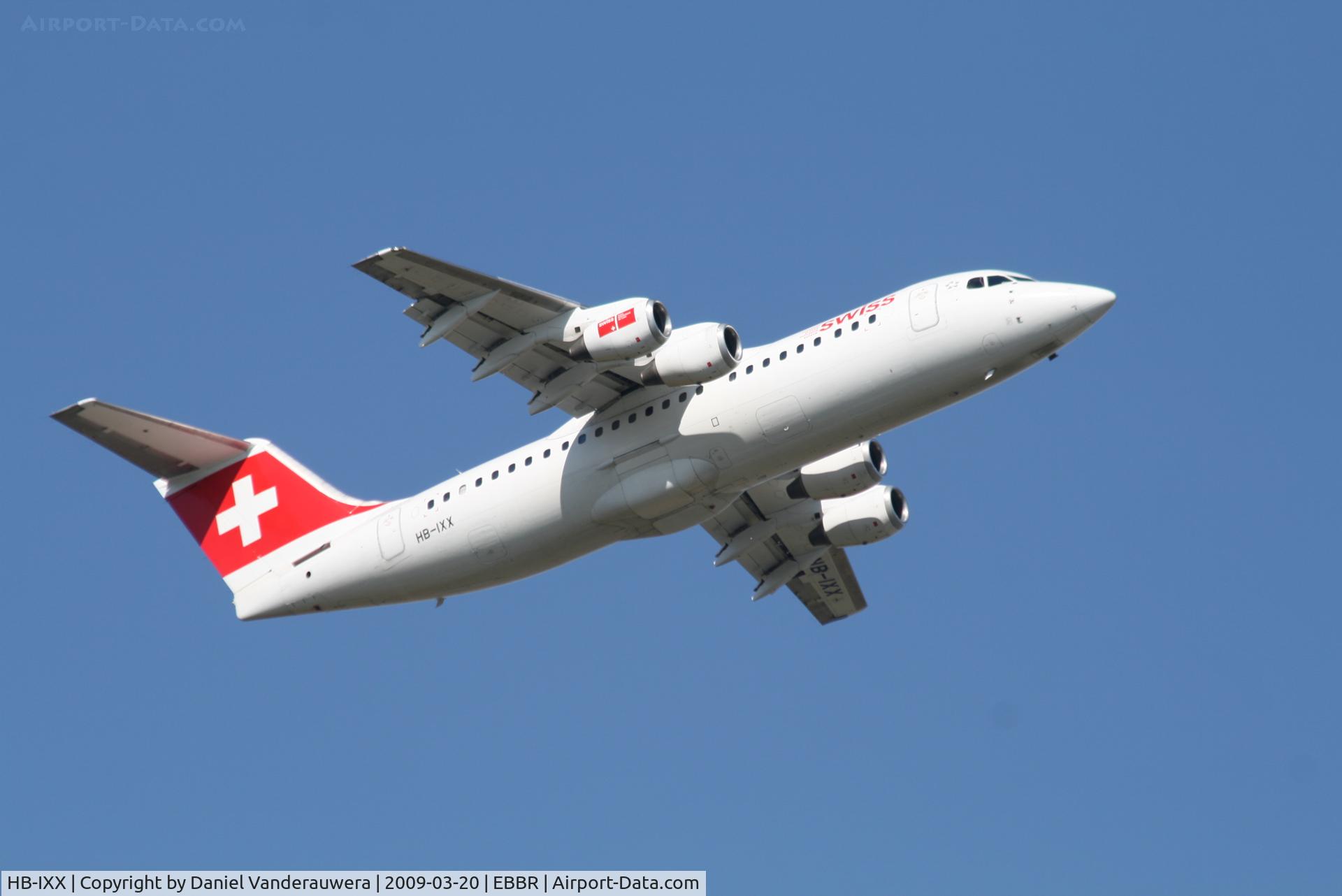 HB-IXX, 1995 British Aerospace Avro 146-RJ100 C/N E3262, Flight LX779 is taking off from RWY 07R