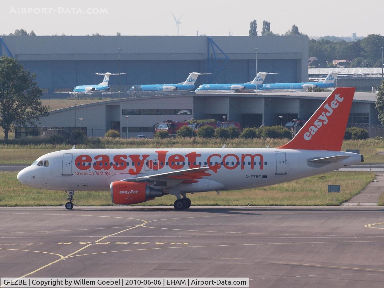 G-EZBE, 2006 Airbus A319-111 C/N 2884, Arrival on Amsterdam airport  and taxi to the gate