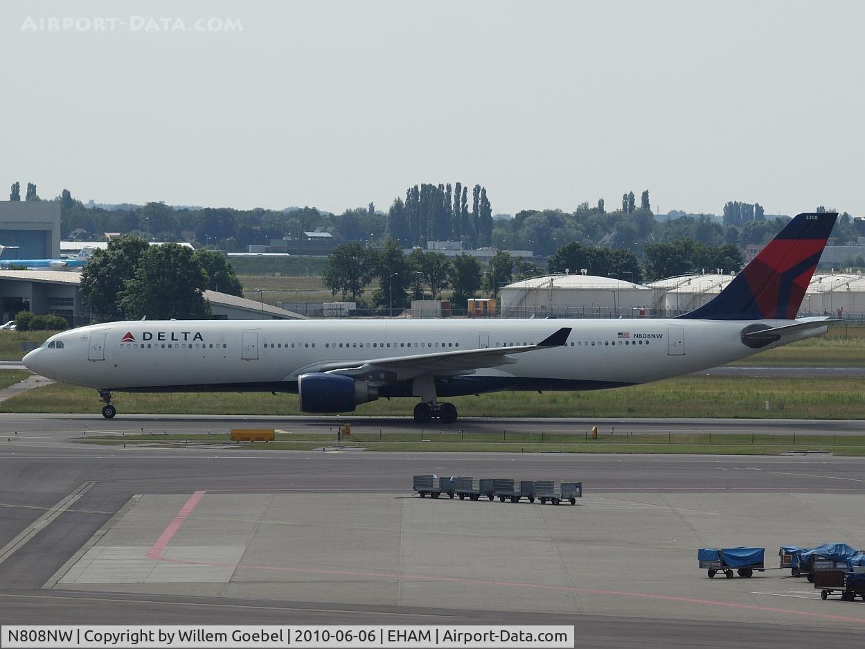 N808NW, 2004 Airbus A330-323 C/N 0591, Arrival on Amsterdam airport  and taxi to the gate