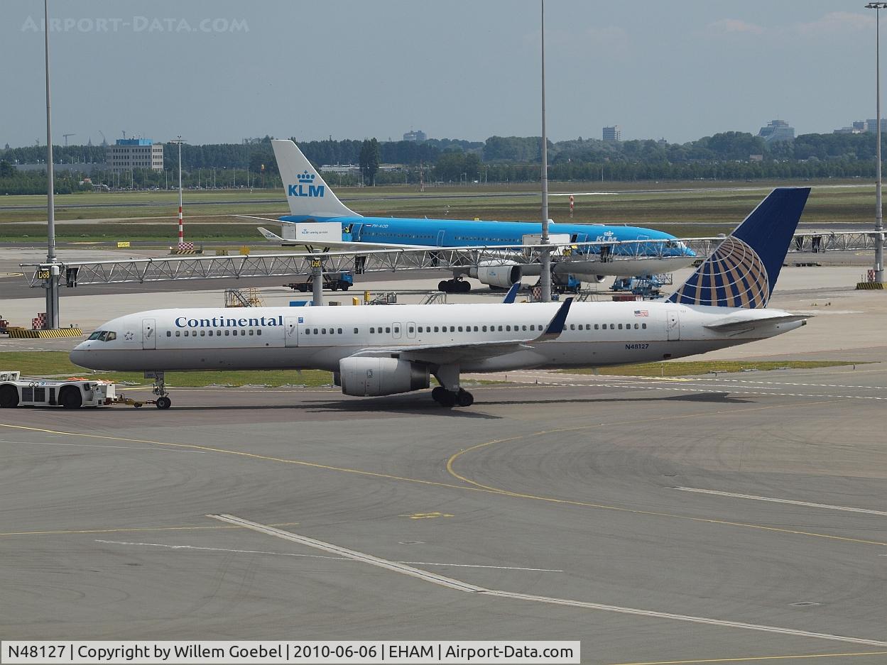 N48127, 1998 Boeing 757-224 C/N 28968, Push back for taxi to the runway