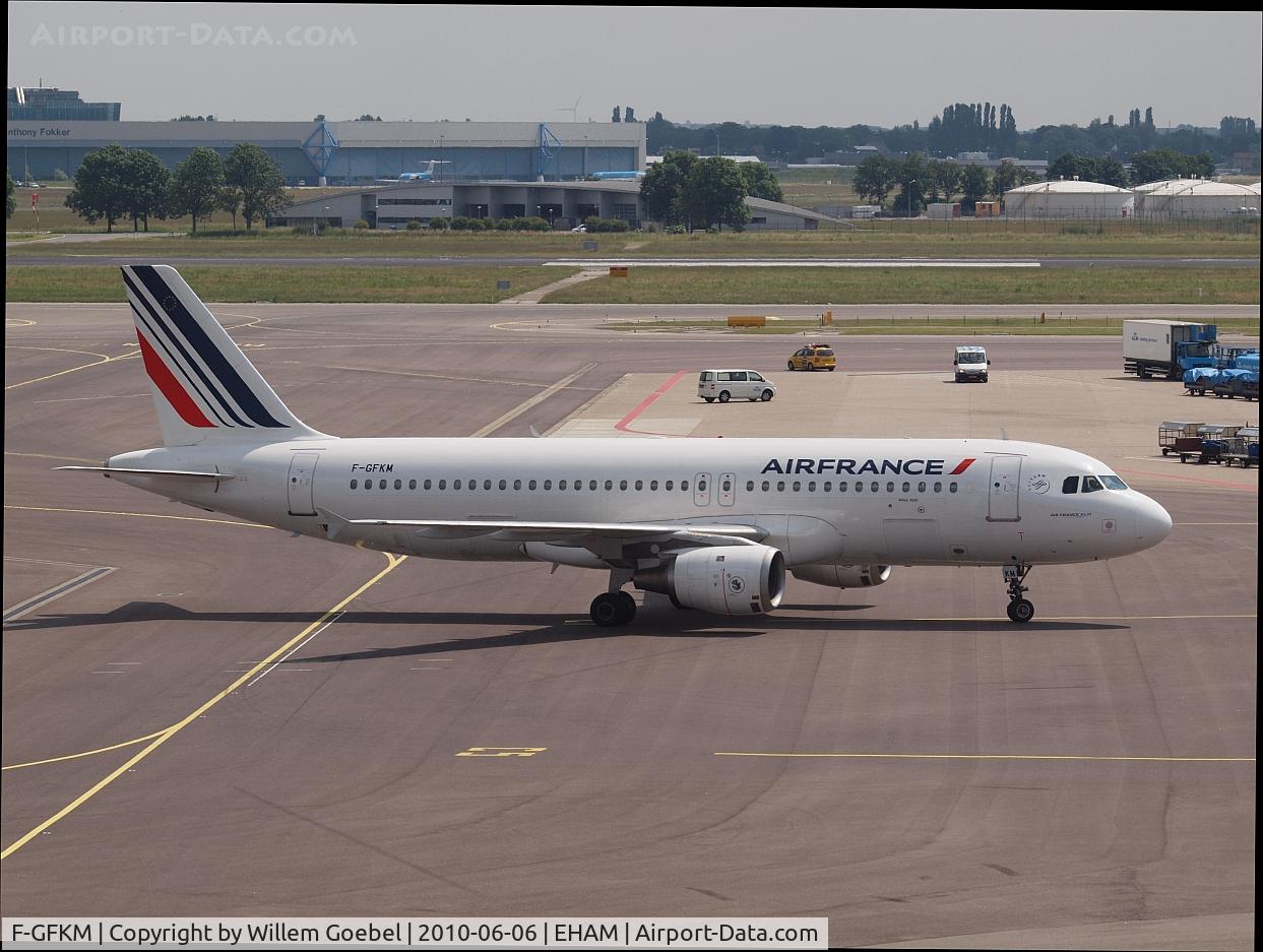 F-GFKM, 1990 Airbus A320-211 C/N 0102, Arrival on Amsterdam airport  and taxi to the gate