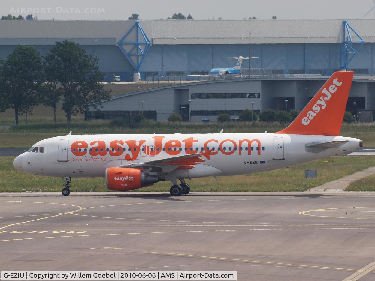 G-EZIU, 2005 Airbus A319-111 C/N 2548, Arrival on Amsterdam airport  and taxi to the gate