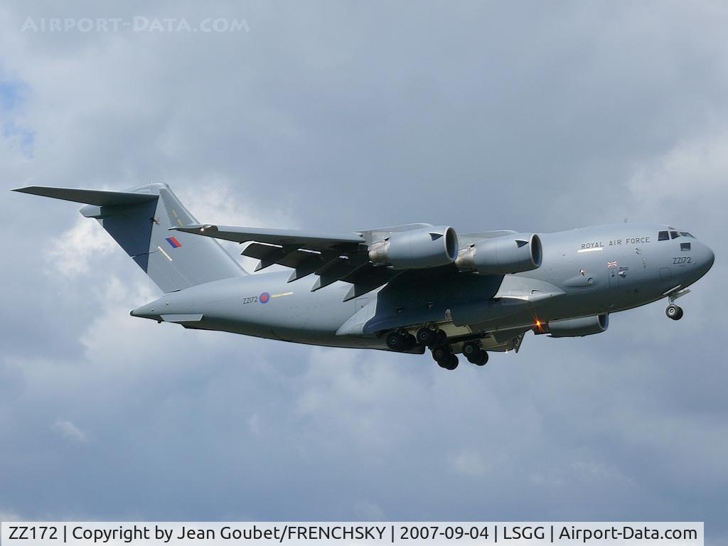 ZZ172, 2000 Boeing C-17A Globemaster III C/N F-078, landing