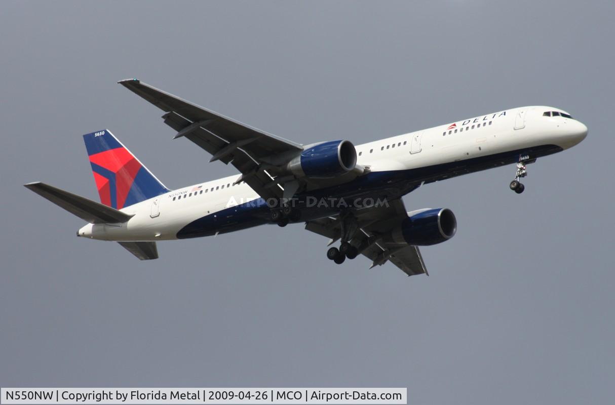 N550NW, 2001 Boeing 757-251 C/N 26497, Delta 757-200