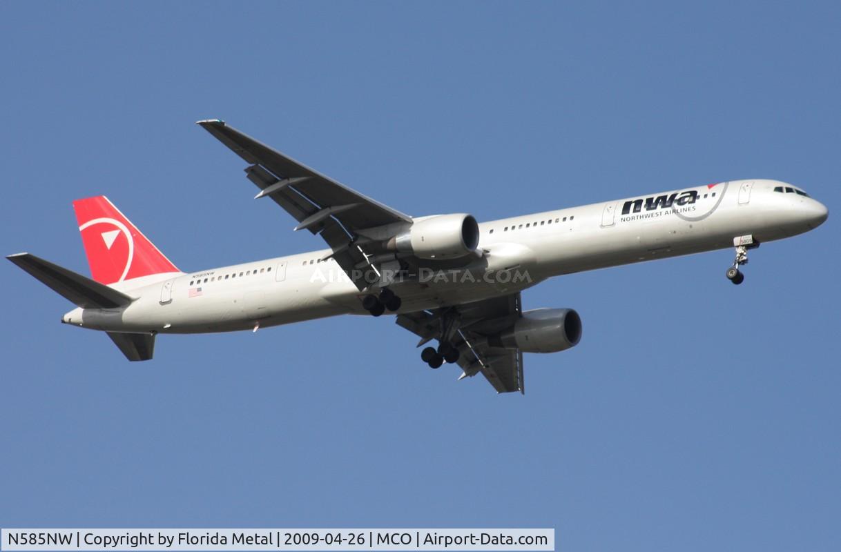 N585NW, 2002 Boeing 757-351 C/N 32985, Northwest 757-300
