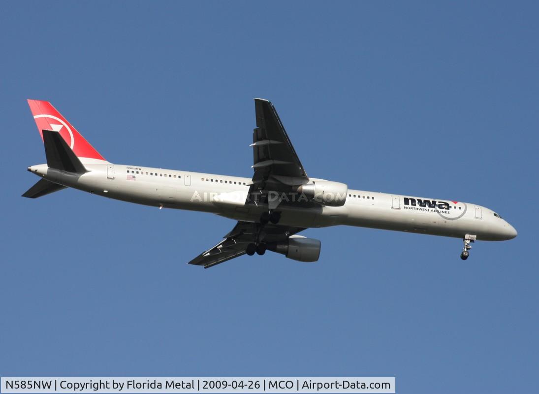 N585NW, 2002 Boeing 757-351 C/N 32985, Northwest 757-300