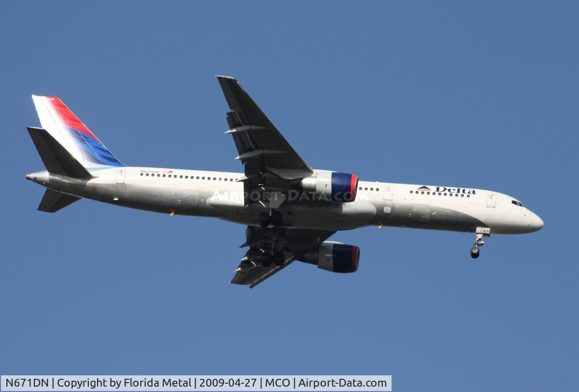 N671DN, 1992 Boeing 757-232 C/N 25332, Delta 757-200