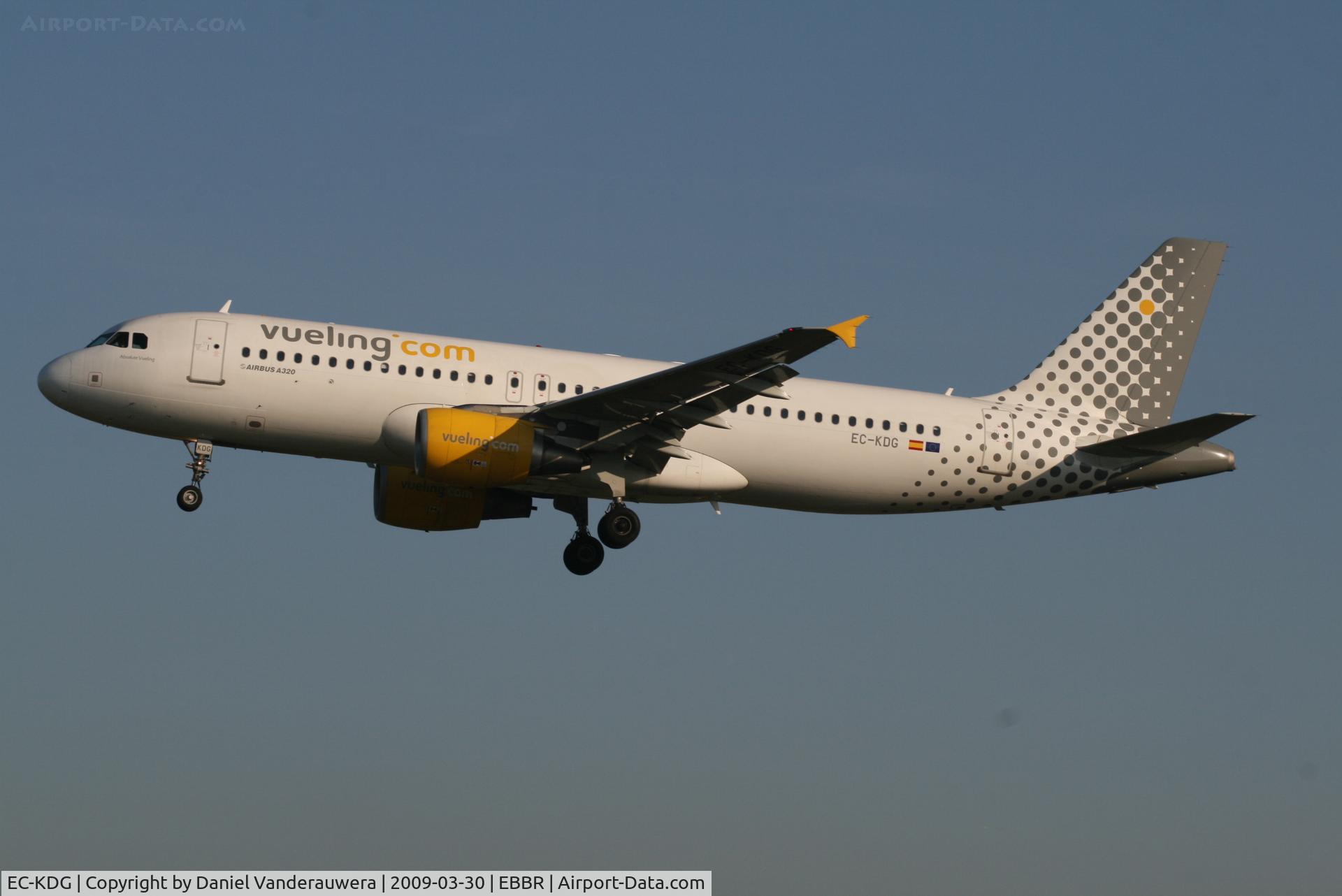 EC-KDG, 2007 Airbus A320-214 C/N 3095, Arrival of flight VY8728 to RWY 25L