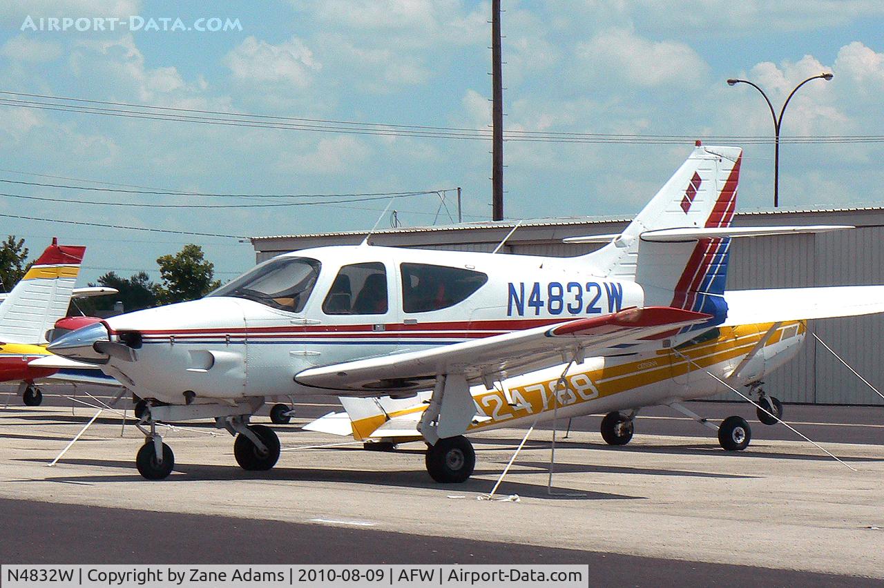 N4832W, 1976 Rockwell International 114 Commander C/N 14162, At Arlington Municipal Airport - Texas