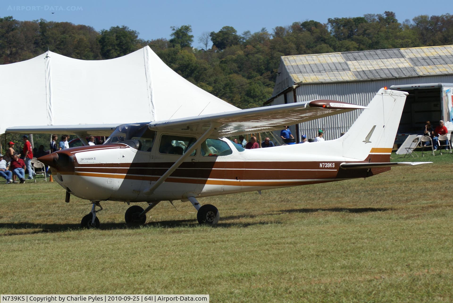 N739KS, 1978 Cessna 172N C/N 17270609, Seen departing the Lee Bottom Fly-in.