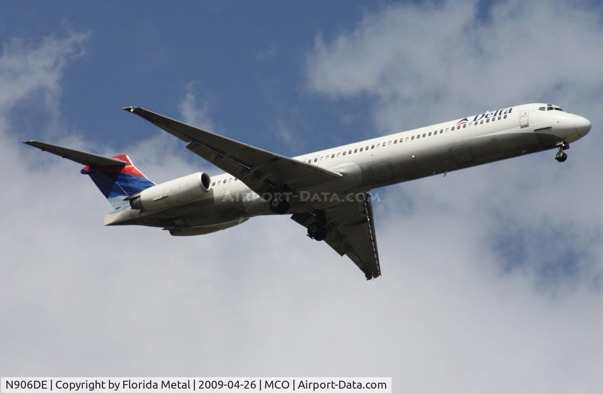 N906DE, 1992 McDonnell Douglas MD-88 C/N 53415, Delta MD-88