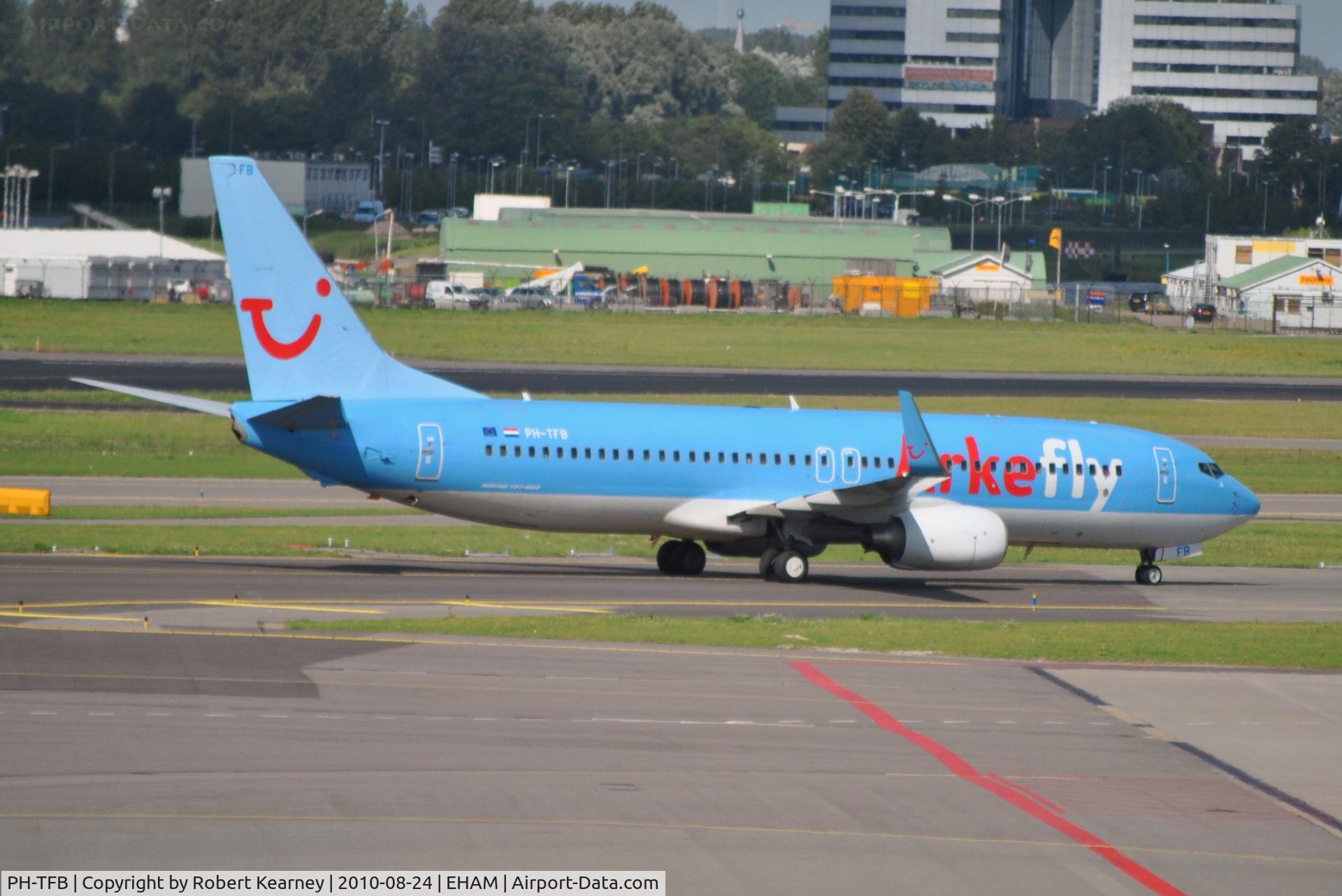 PH-TFB, 2009 Boeing 737-8K5 C/N 35149, Arkefly taxiing in to stand